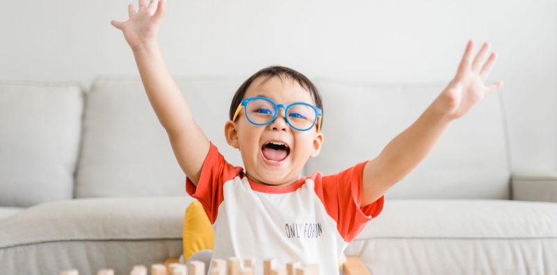 kids enjoying with glasses